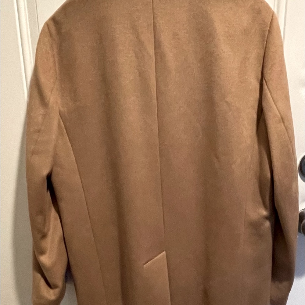 New without tags…Beautiful men’s topcoat..camel/tan color mint condition - Picture 2 of 5